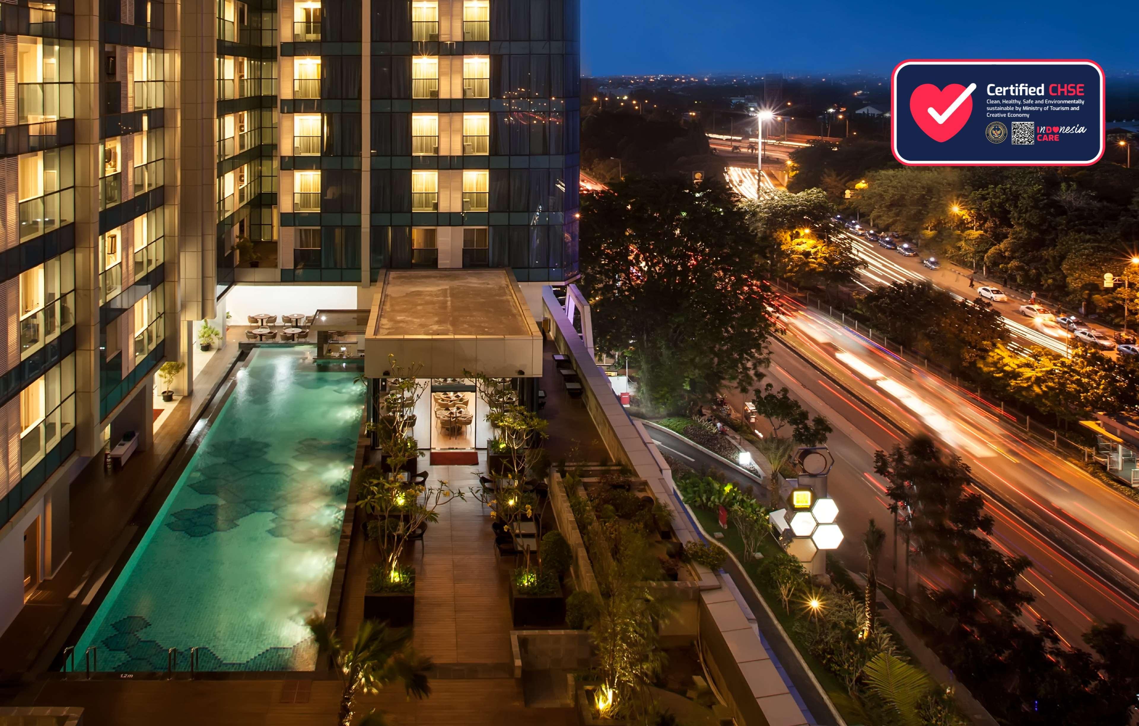 Western Premier The Hive Hotel