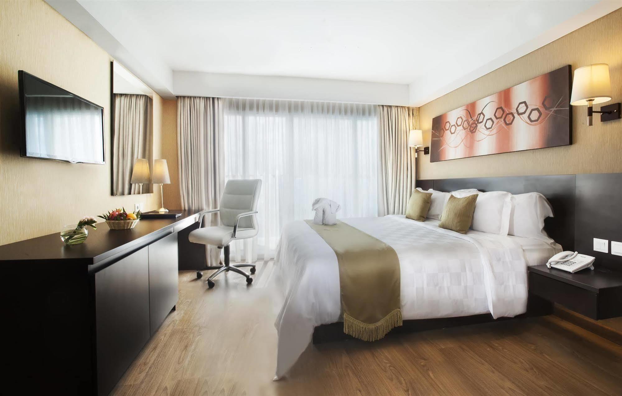 Western Premier The Hive Hotel